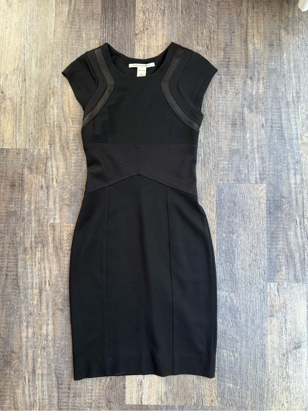 Diane Von Furstenberg Black Cap-Sleeve Midi Sheath Dress
